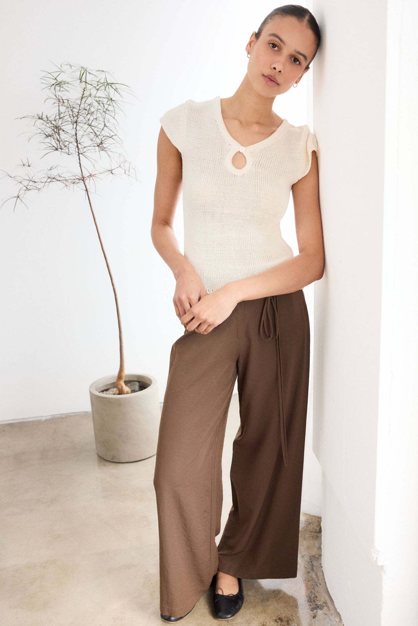 Keyhole Fitted Knit Top