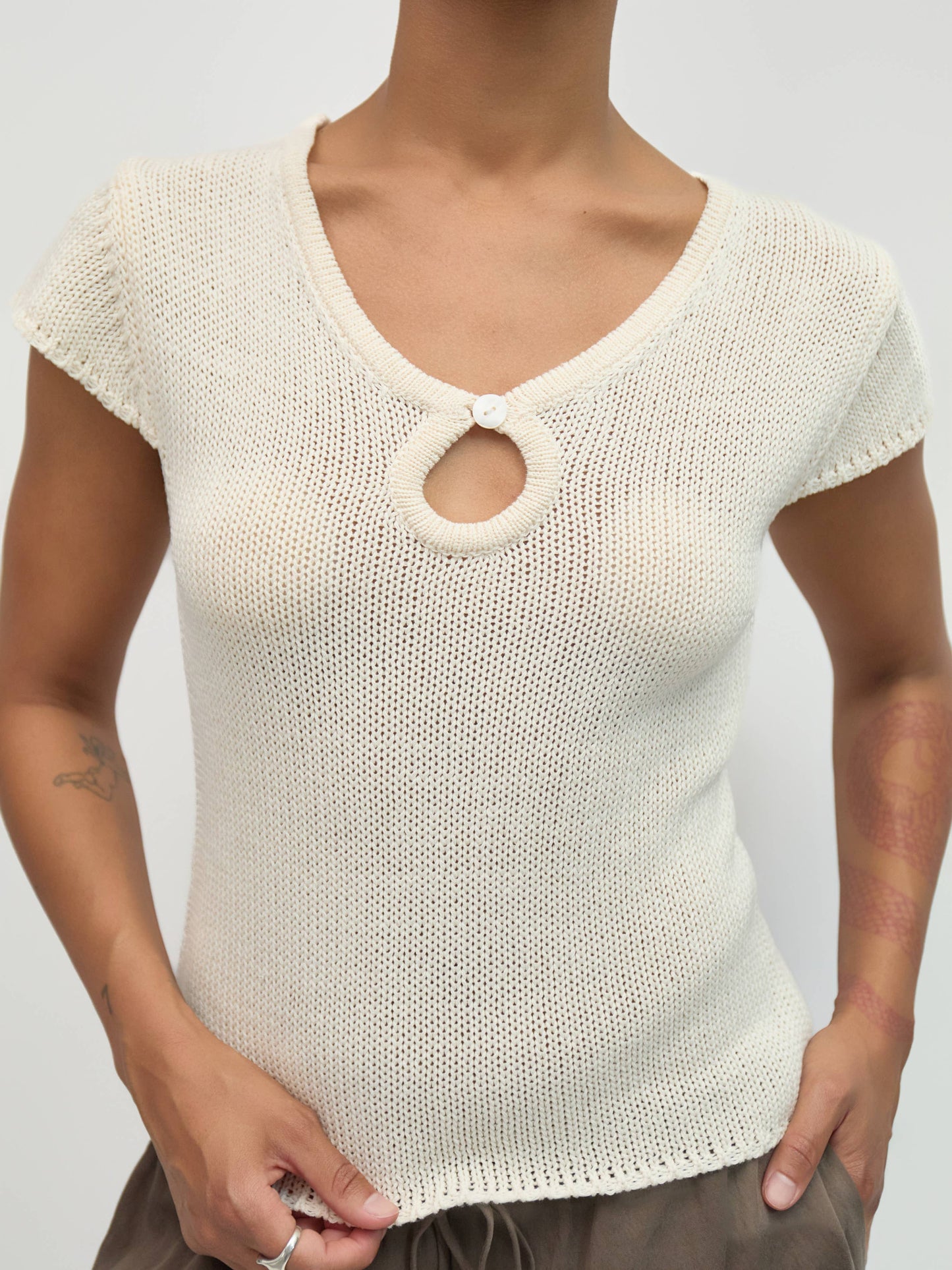 Keyhole Fitted Knit Top