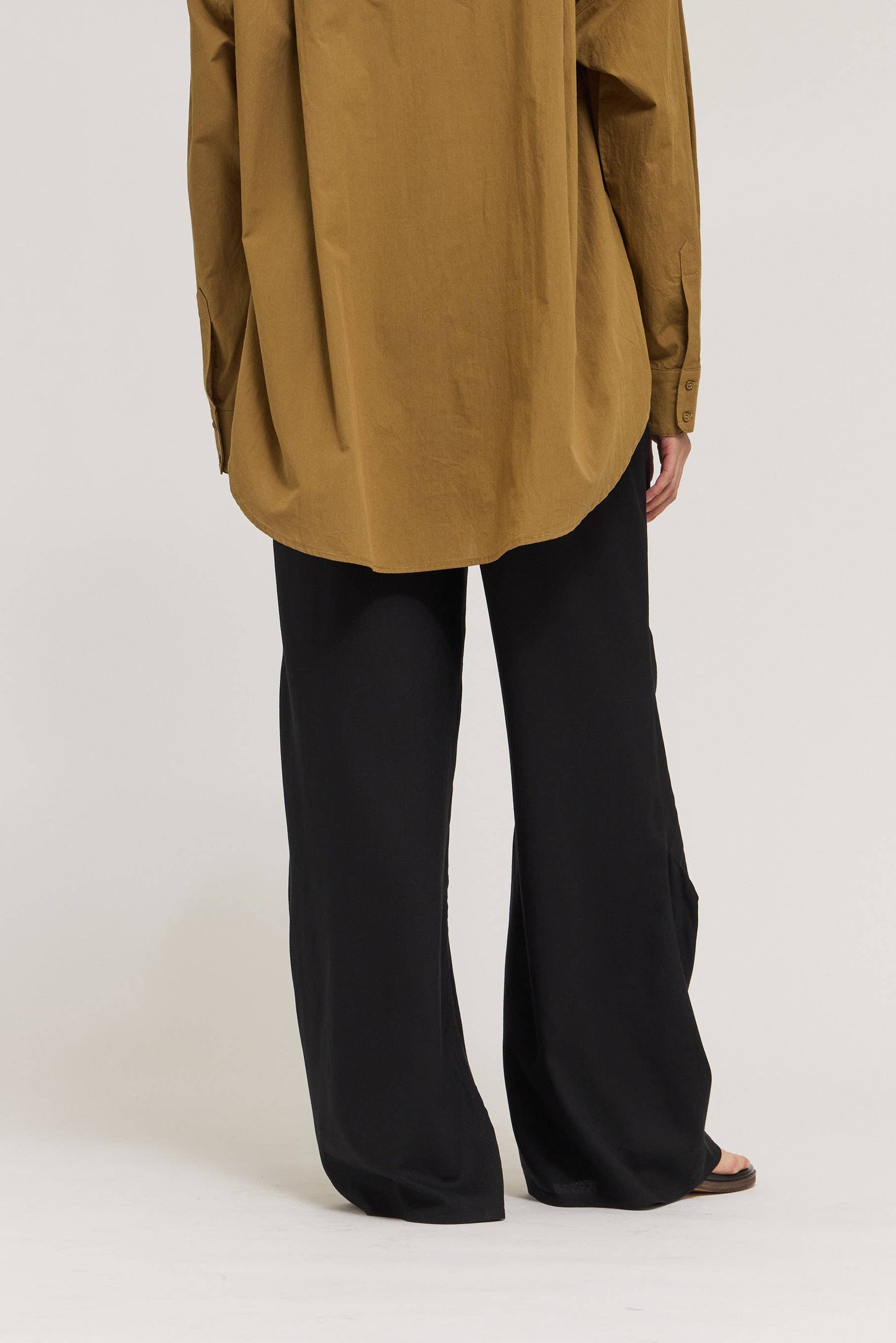 Black Linen Curved Seam Pant