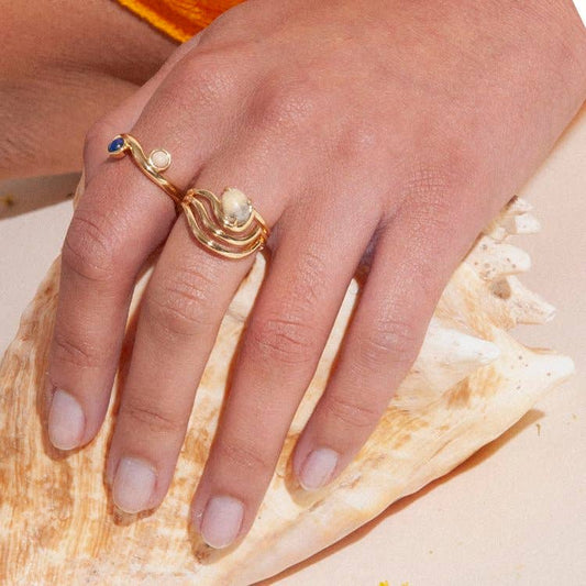 Gold Sway Agate Ring