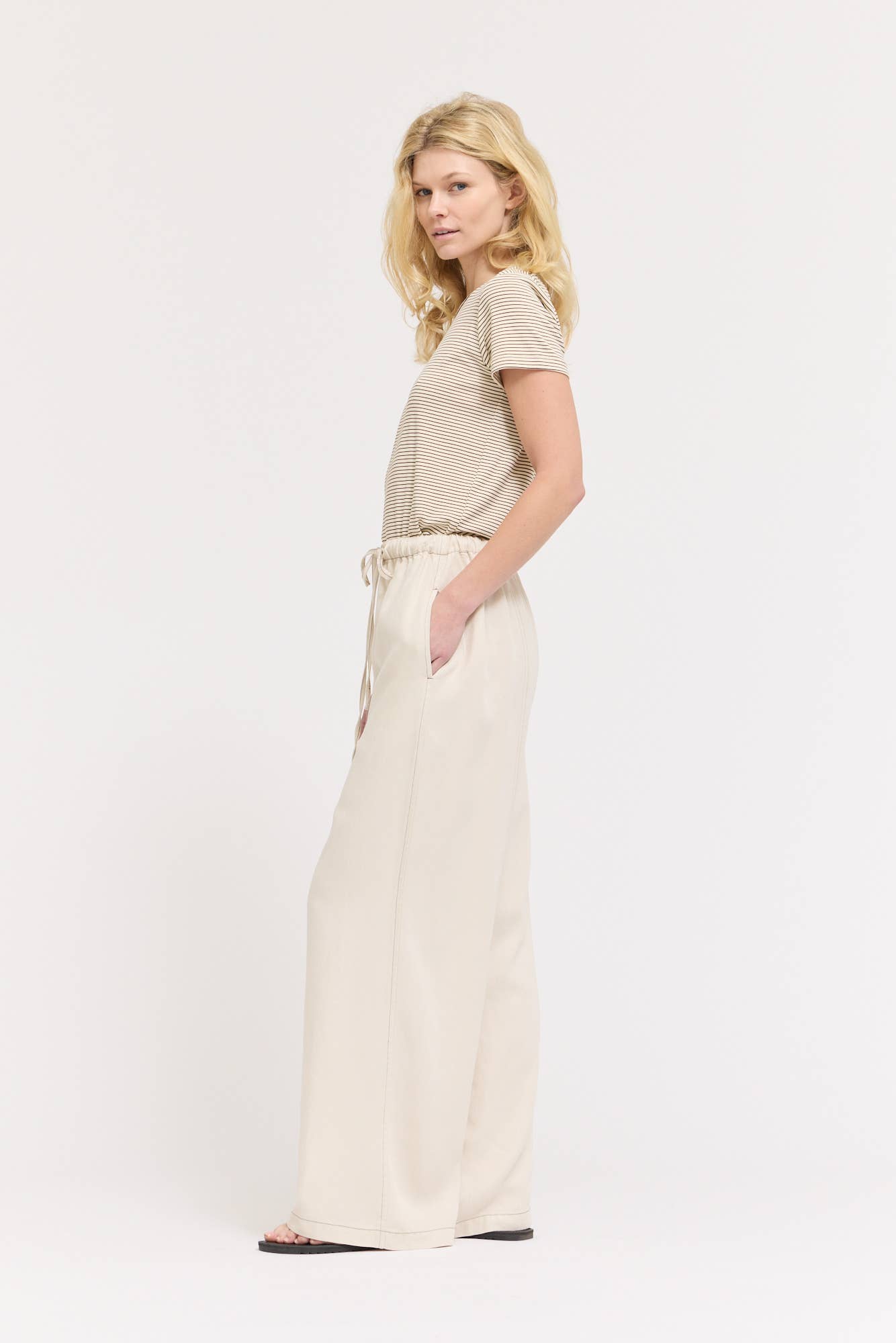 Milk Tencel Seam Wide Leg Pants