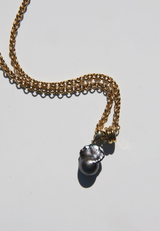 Black Baroque Pearl Pendant Necklace