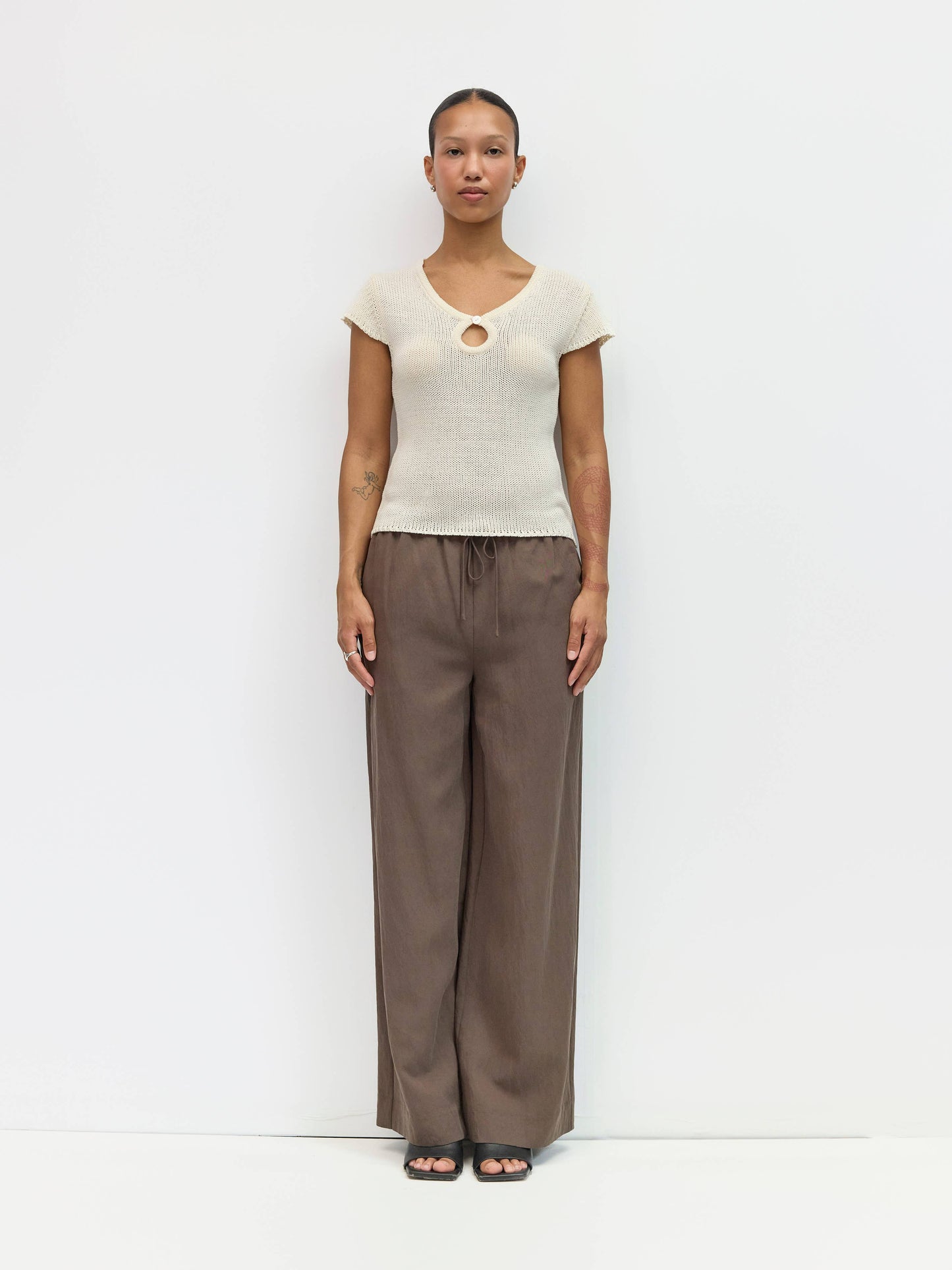 Keyhole Fitted Knit Top