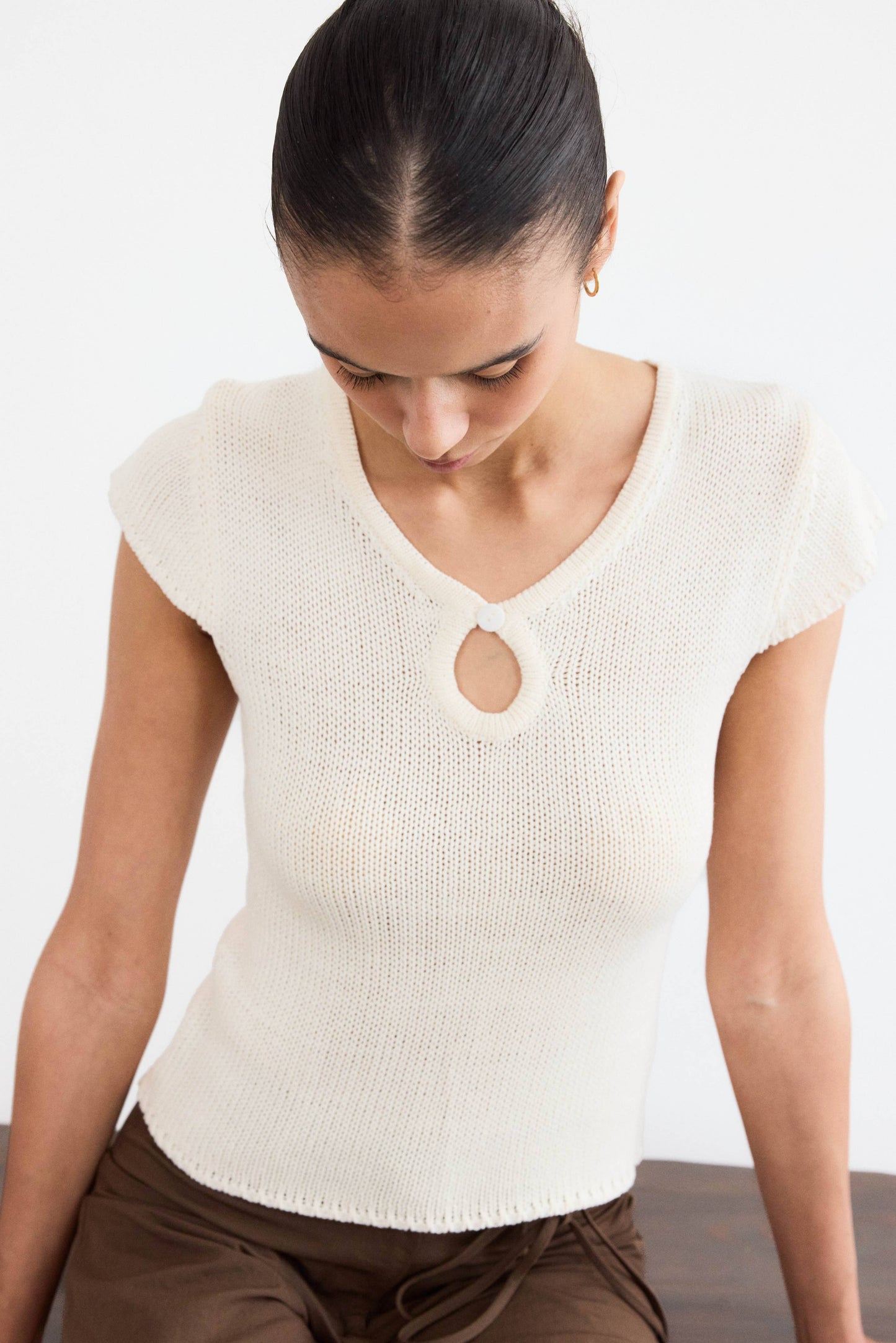 Keyhole Fitted Knit Top