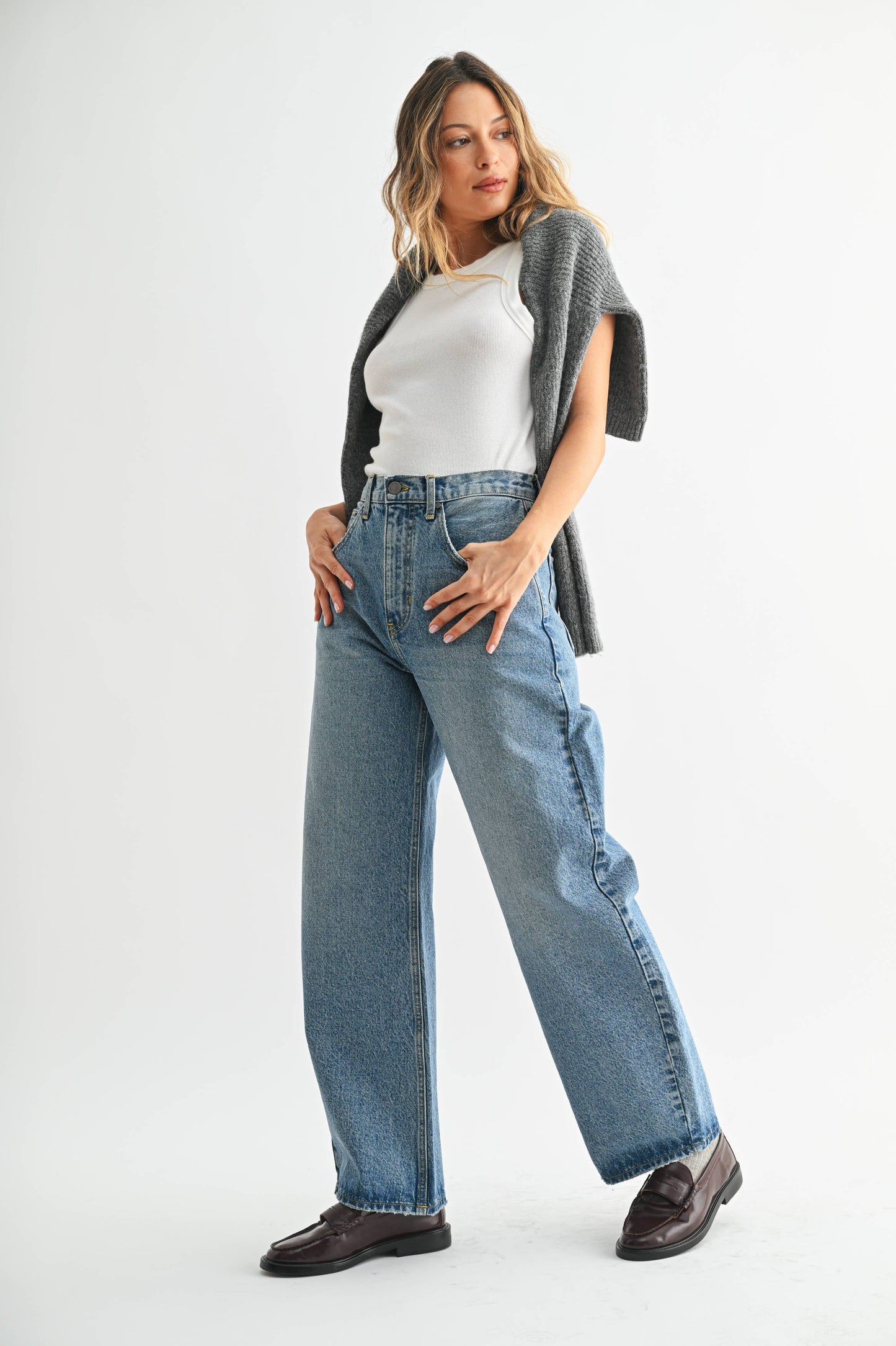Medium Wash Relaxed Barrel Jean