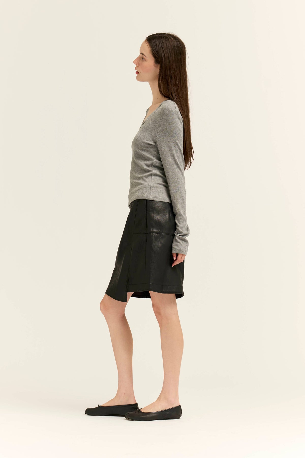 Fitted V-Neck Long Sleeve Tee