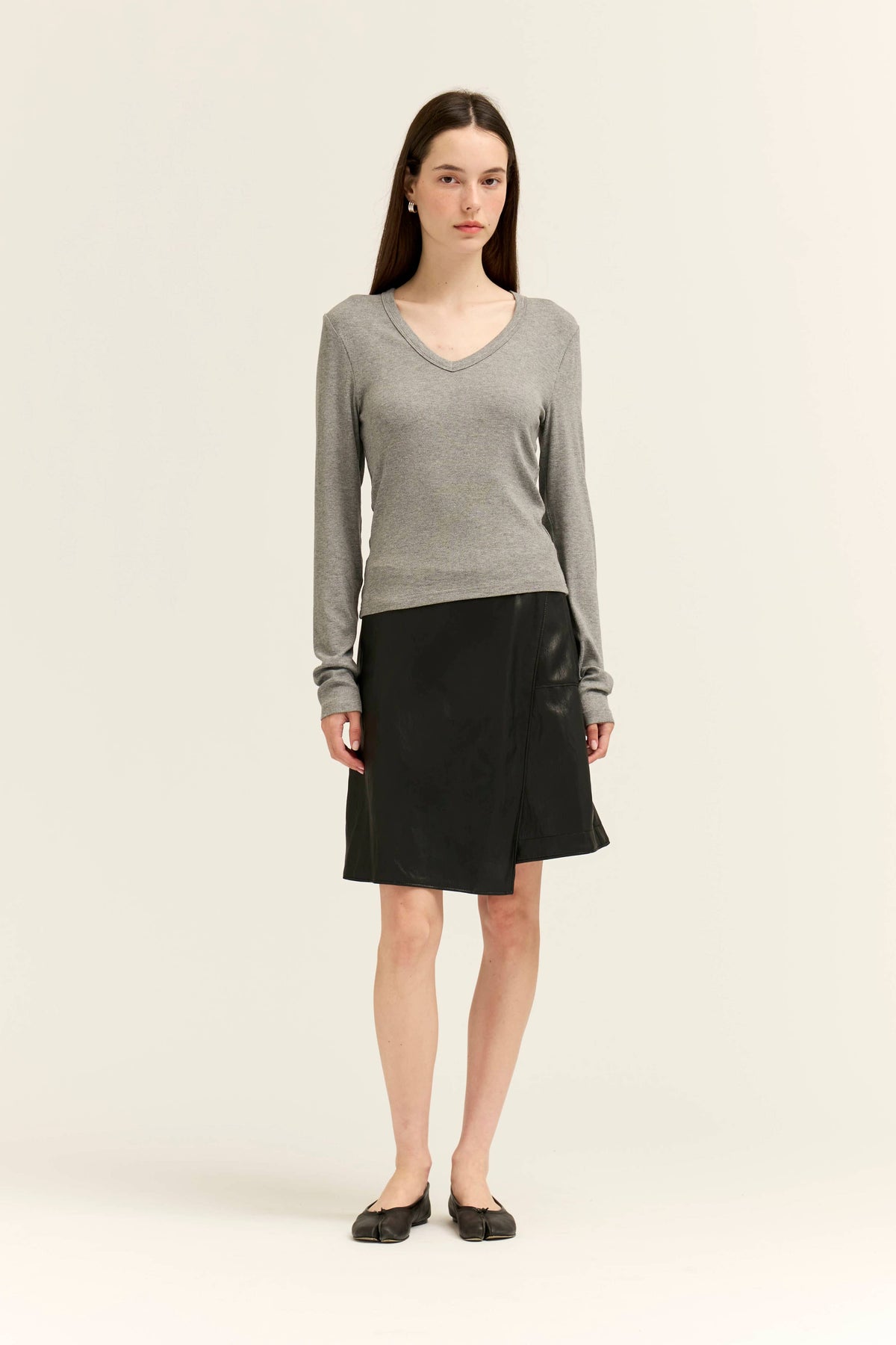 Fitted V-Neck Long Sleeve Tee