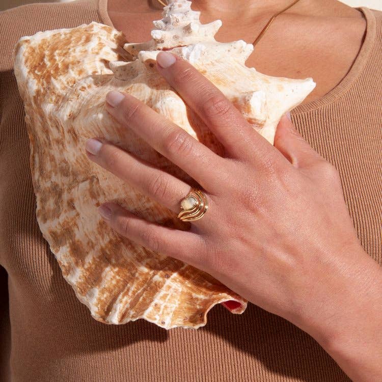 Gold Sway Agate Ring