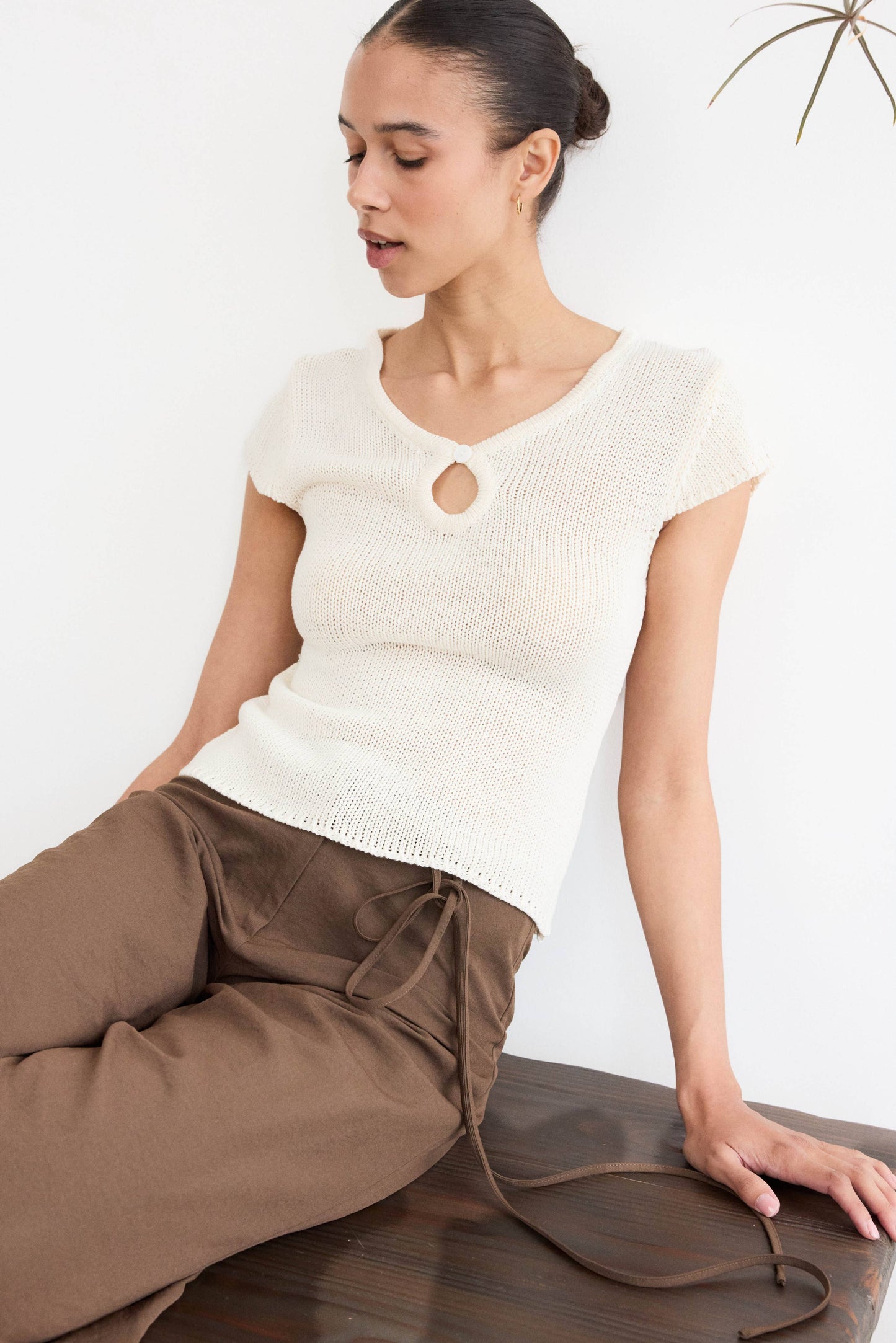 Keyhole Fitted Knit Top