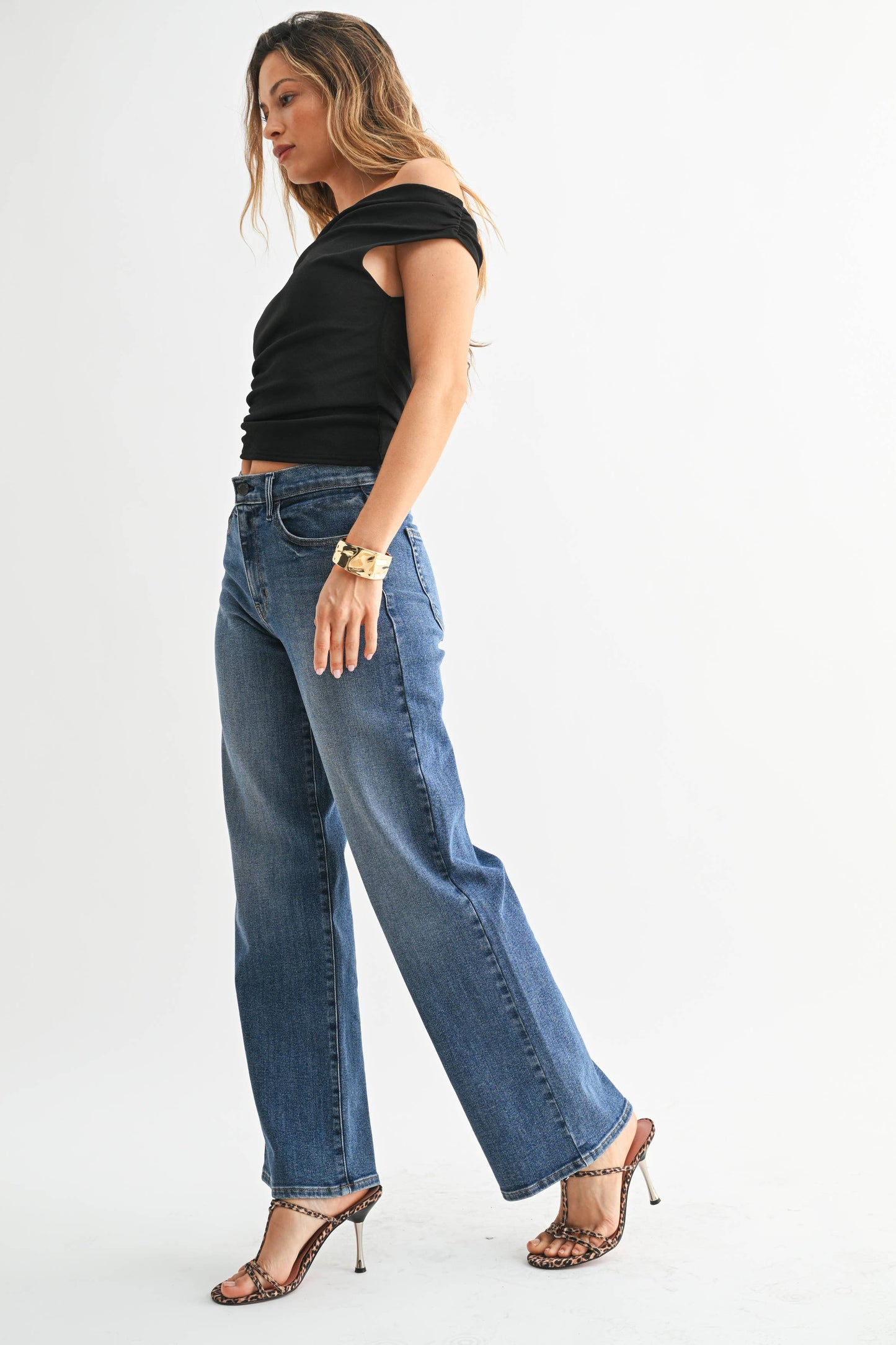 Medium Wash Loose Straight Stretch Jean