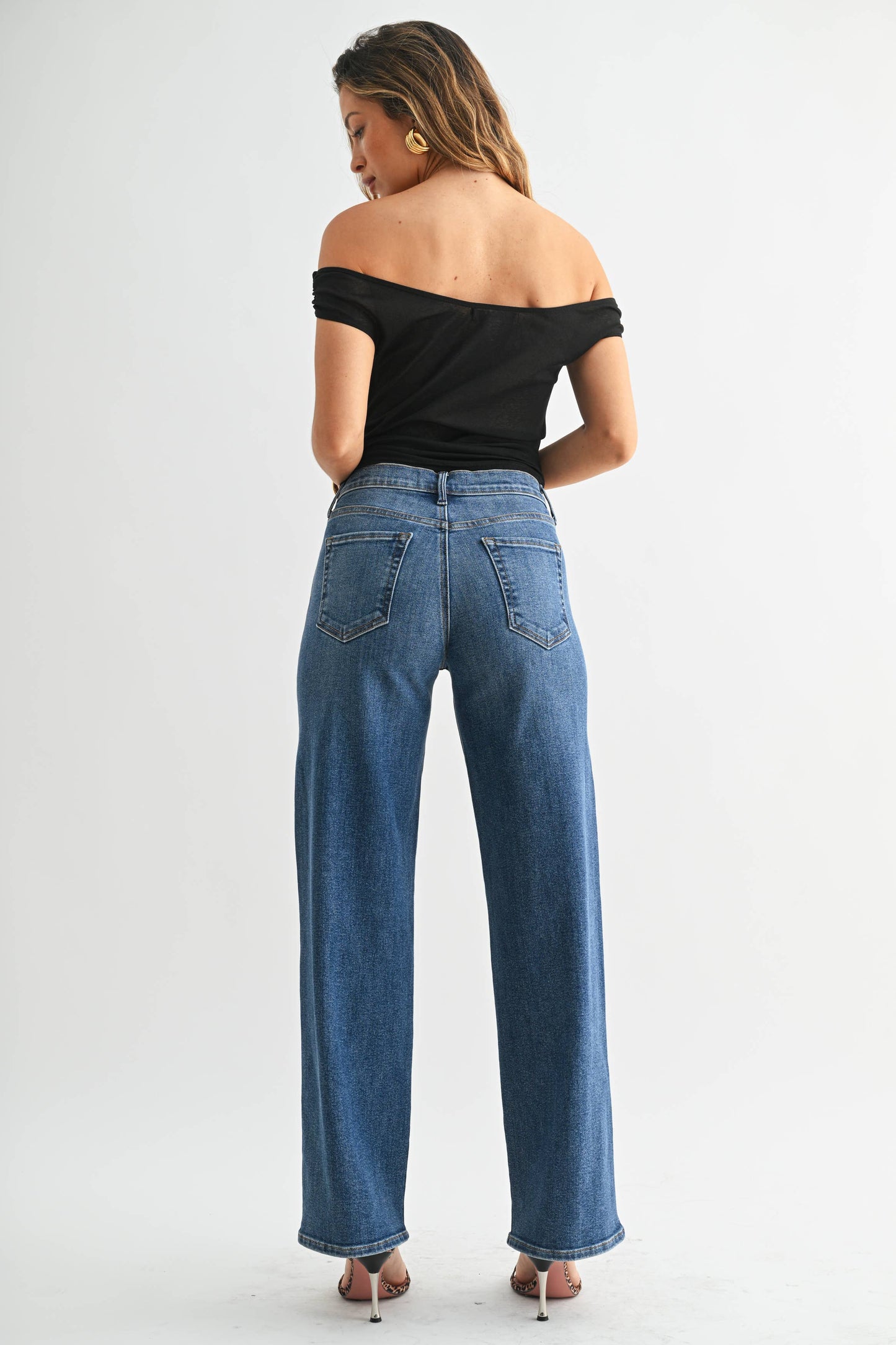 Medium Wash Loose Straight Stretch Jean