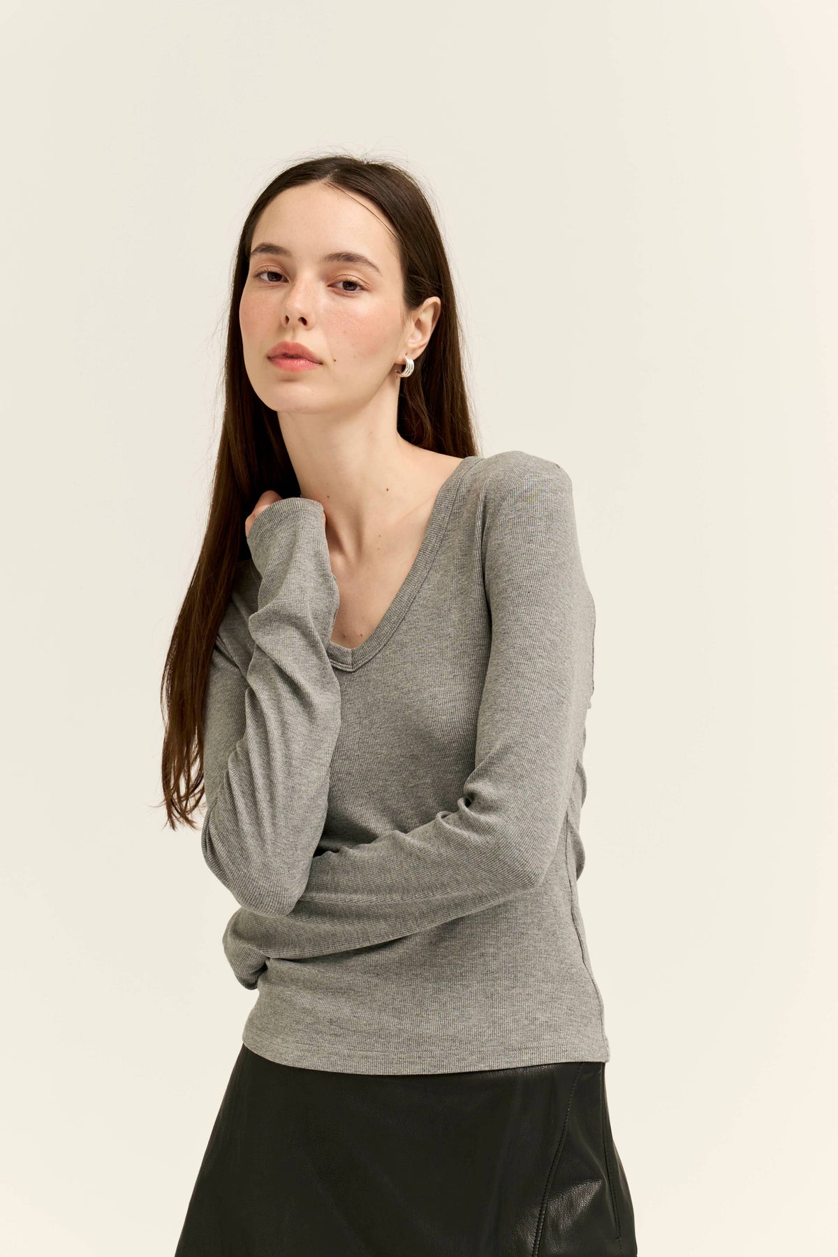 Fitted V-Neck Long Sleeve Tee