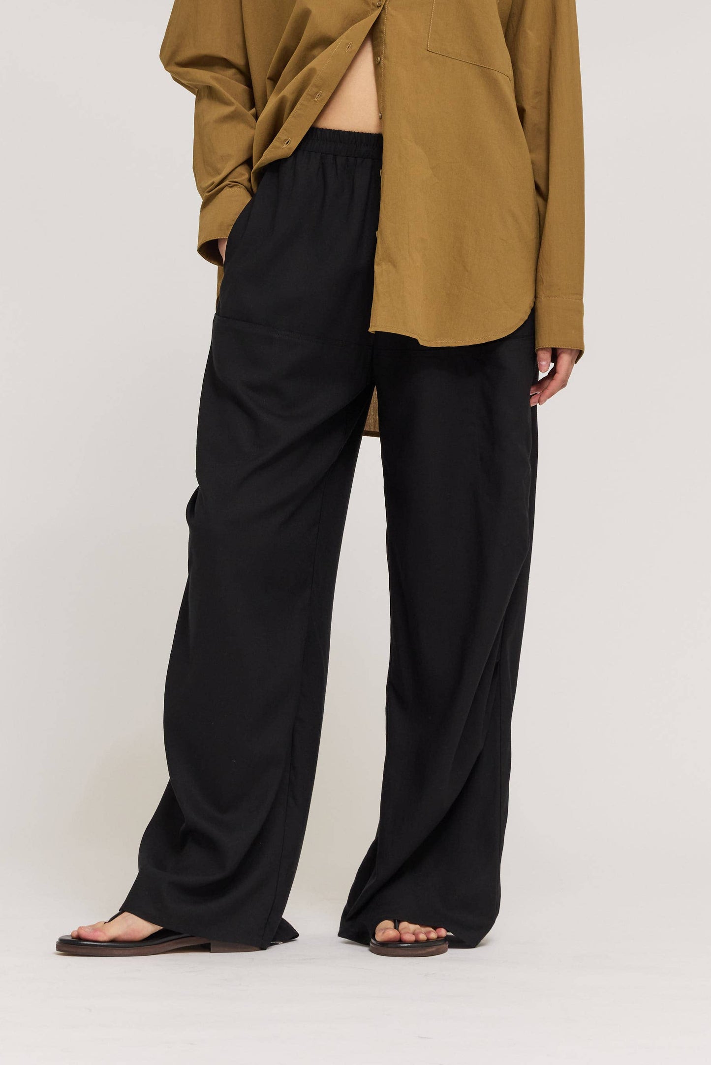 Black Linen Curved Seam Pant