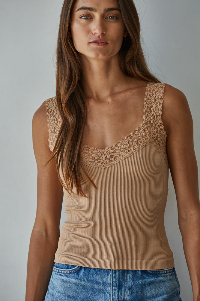Seamless Lace Trim Scoop Tank