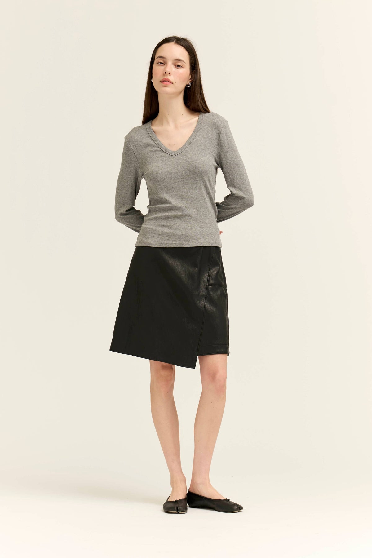 Fitted V-Neck Long Sleeve Tee