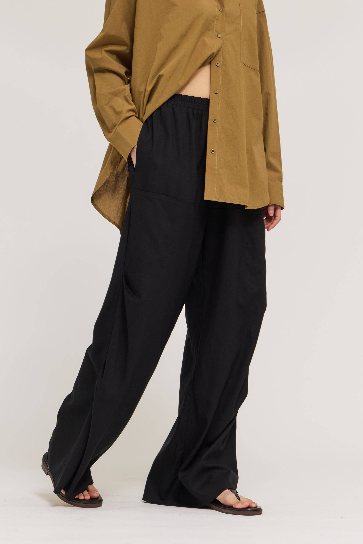 Black Linen Curved Seam Pant