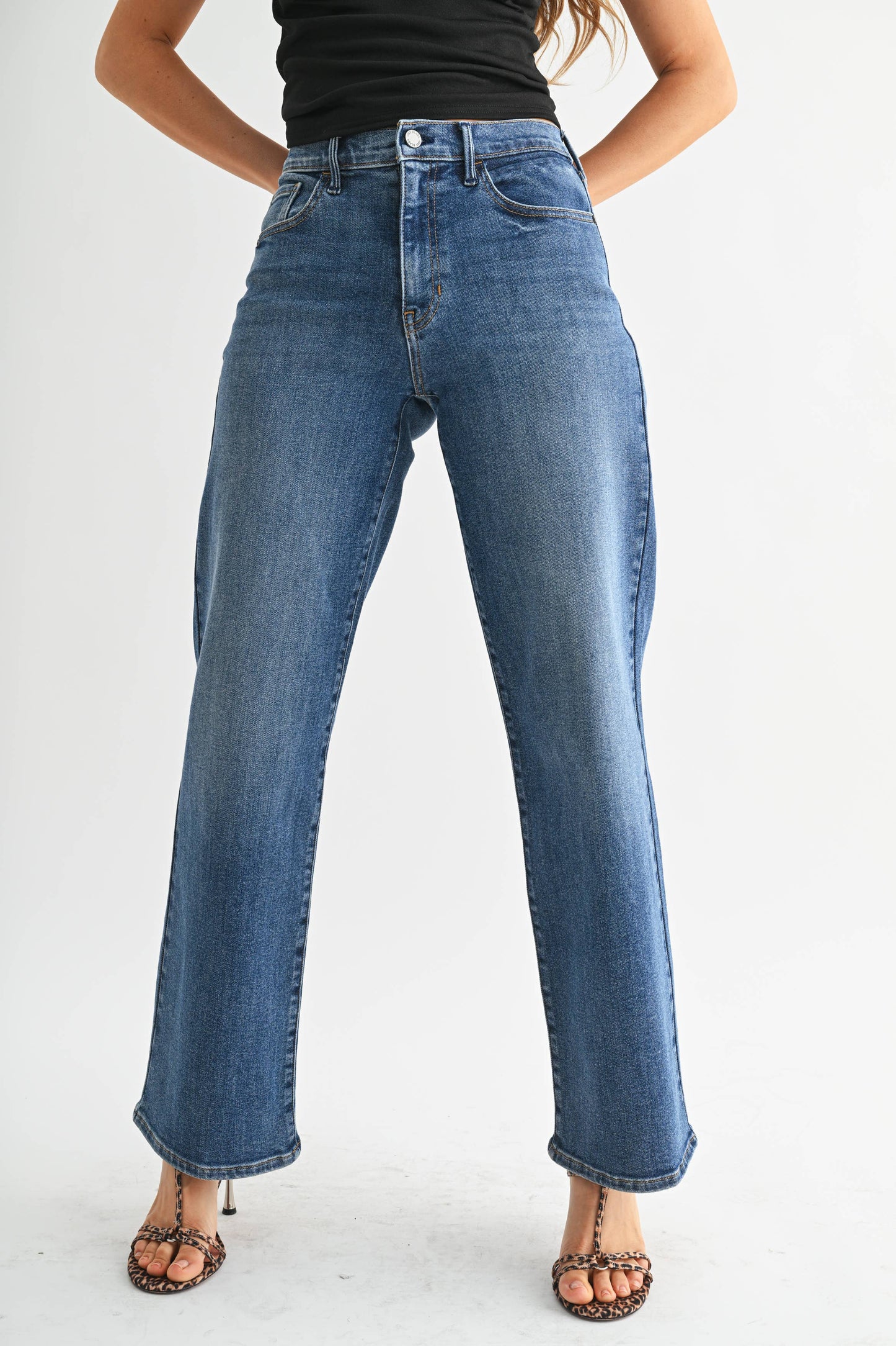Medium Wash Loose Straight Stretch Jean