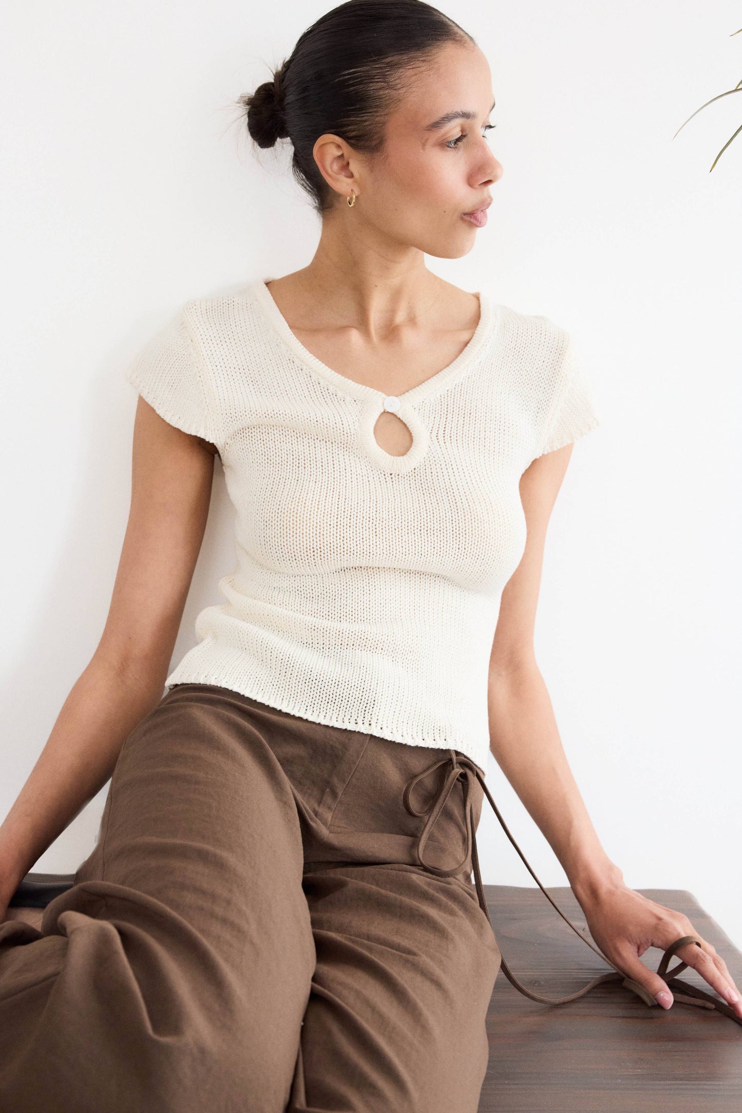Keyhole Fitted Knit Top