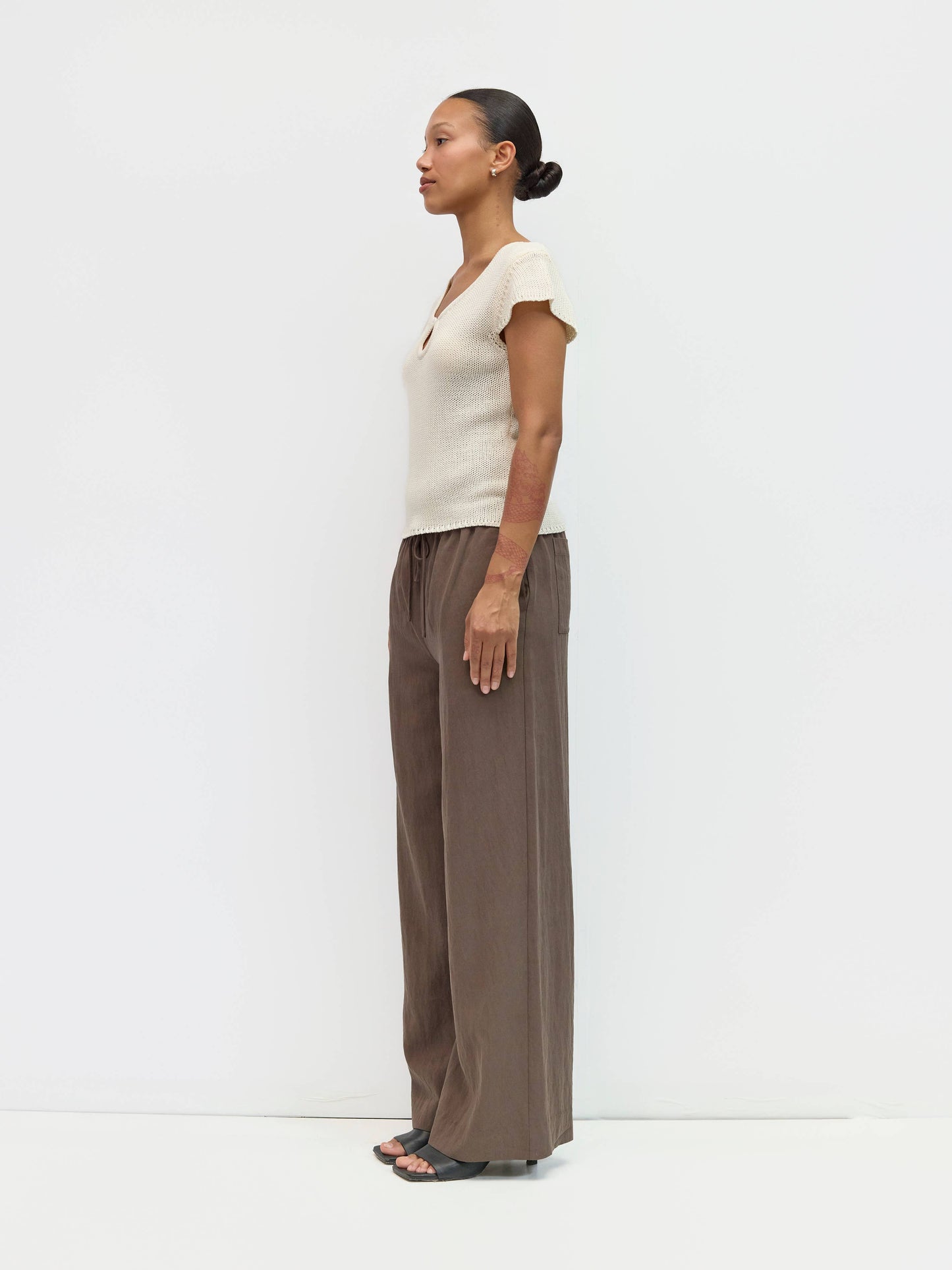 Keyhole Fitted Knit Top