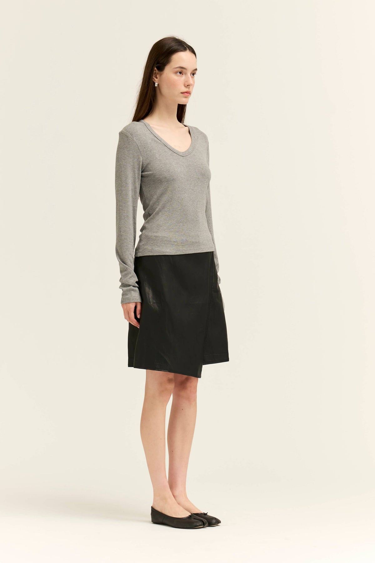 Fitted V-Neck Long Sleeve Tee