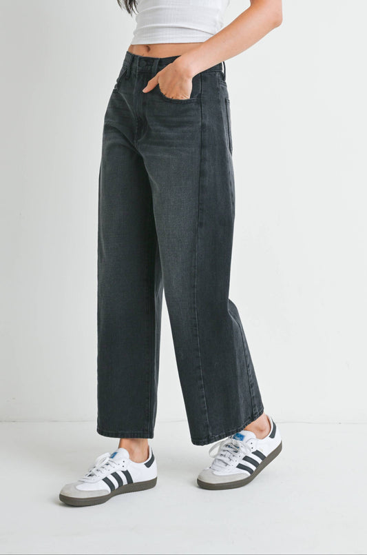 Washed Black Barrel Jean Twist